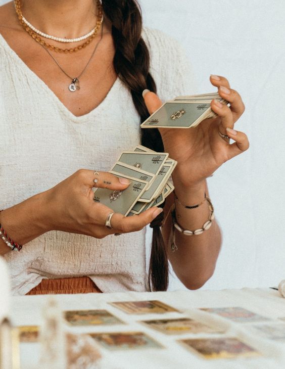 Protección antes de la lectura del tarot: consejos esenciales para una experiencia&nbsp;segura